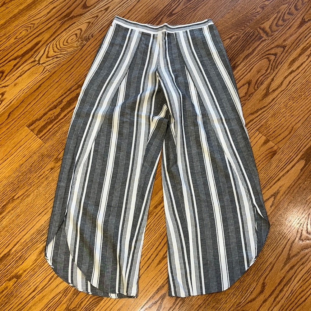 Juniper Blu Woman’s Striped Pants Size L